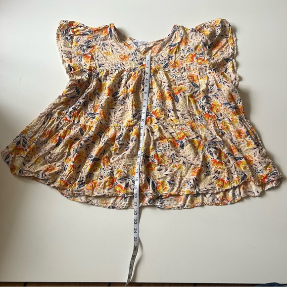 Plus Size Light Weight Floral Blouse - Picture 7 of 9